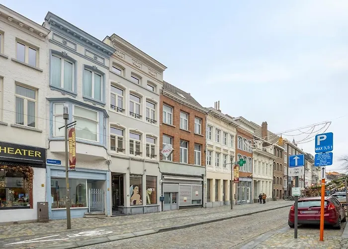 Апартаменты Cozy In The Heart Of Мехелен