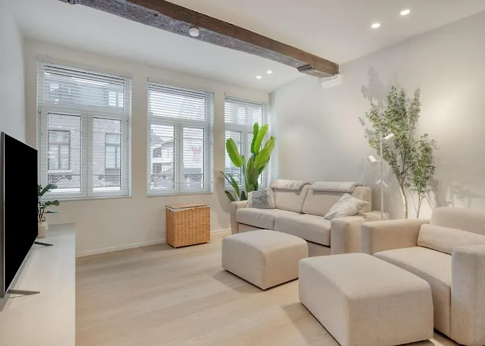 Апартаменты Cozy In The Heart Of